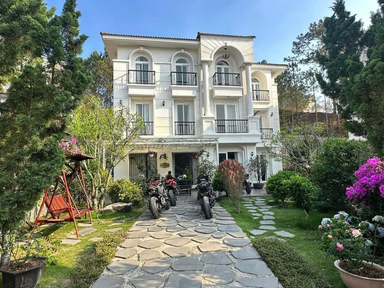 STUDIO TRỆT GÁC MẶT TIỀN — Studio