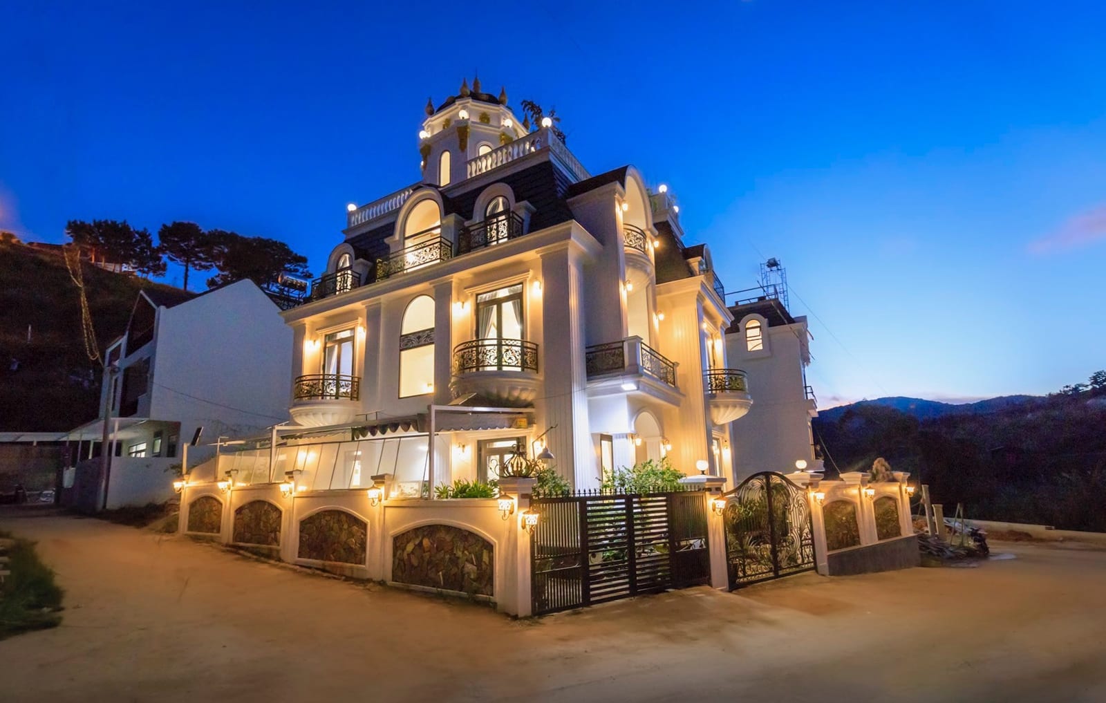 Roy Villa 4