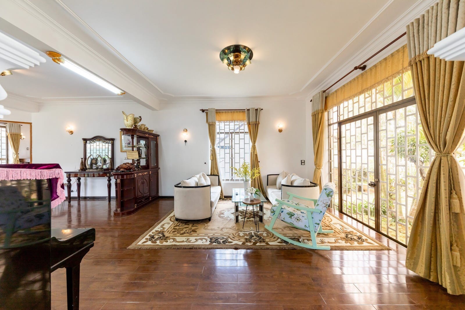 Paris Villa 6/16