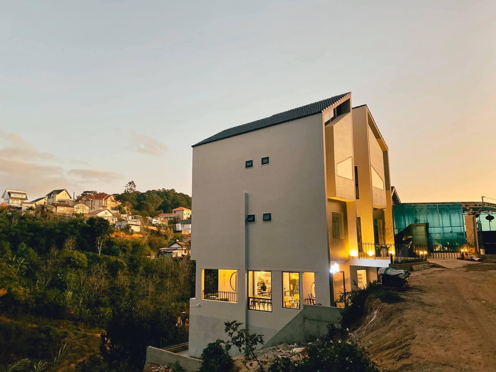 Villa Khe Sanh 10/16