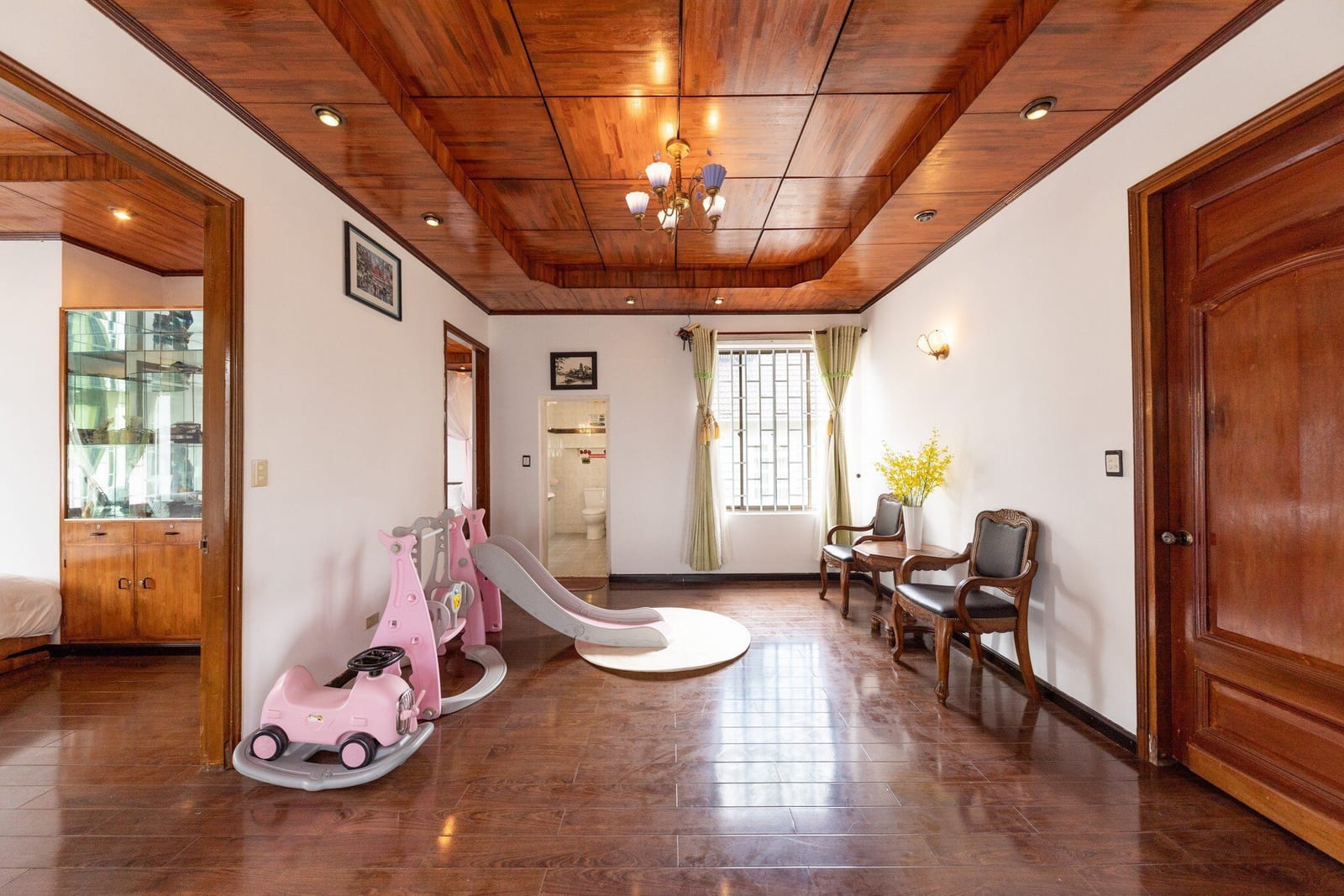 Paris Villa 3