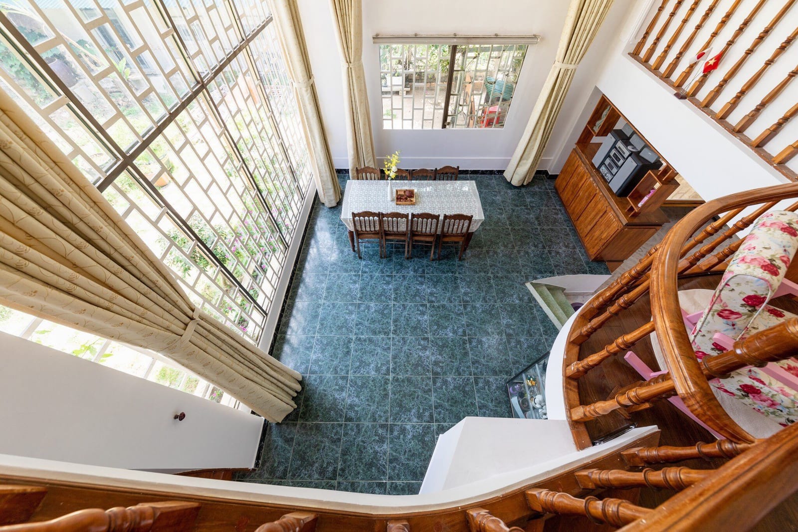 Paris Villa 2
